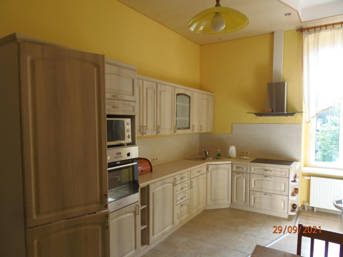 Apartament Kasztanowy Lägenhet Gliwice Exteriör bild